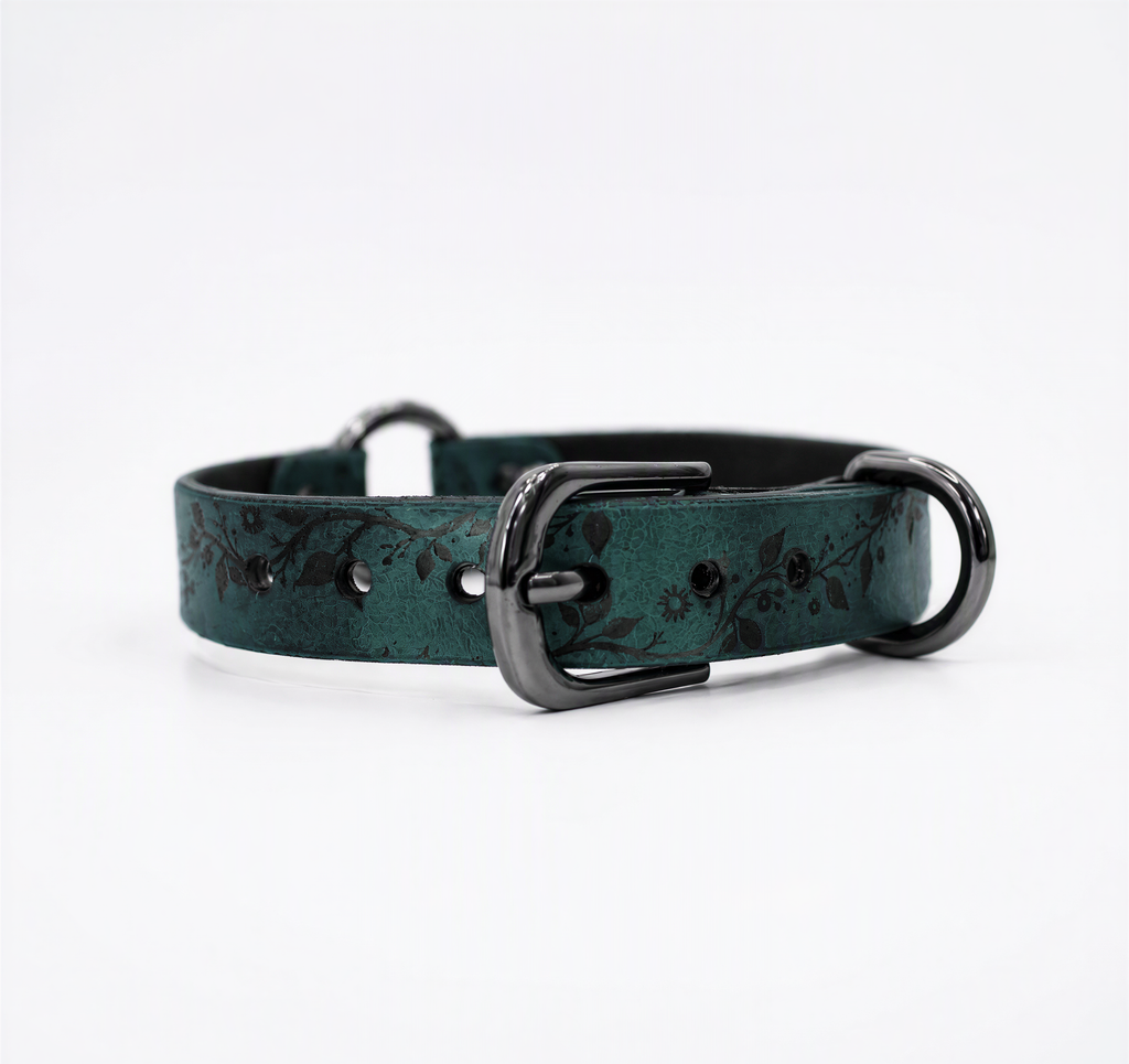 Submissive Collar – Green Leather Choker with Floral Design | Discreet Day Collar Jewelry