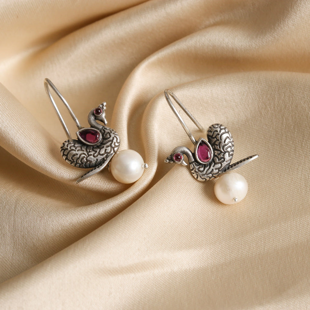 Peacock Pearl Red Hooks