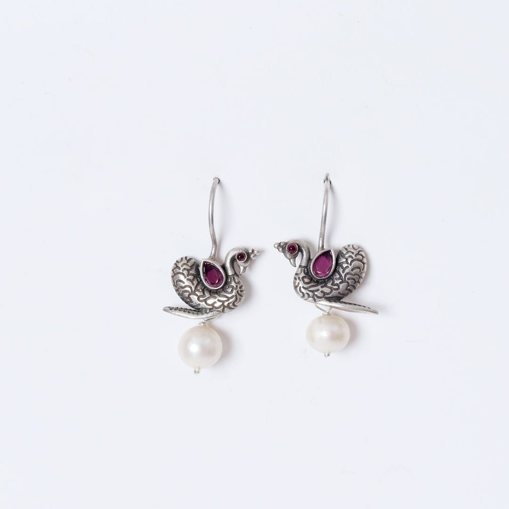 Peacock Pearl Red Hooks