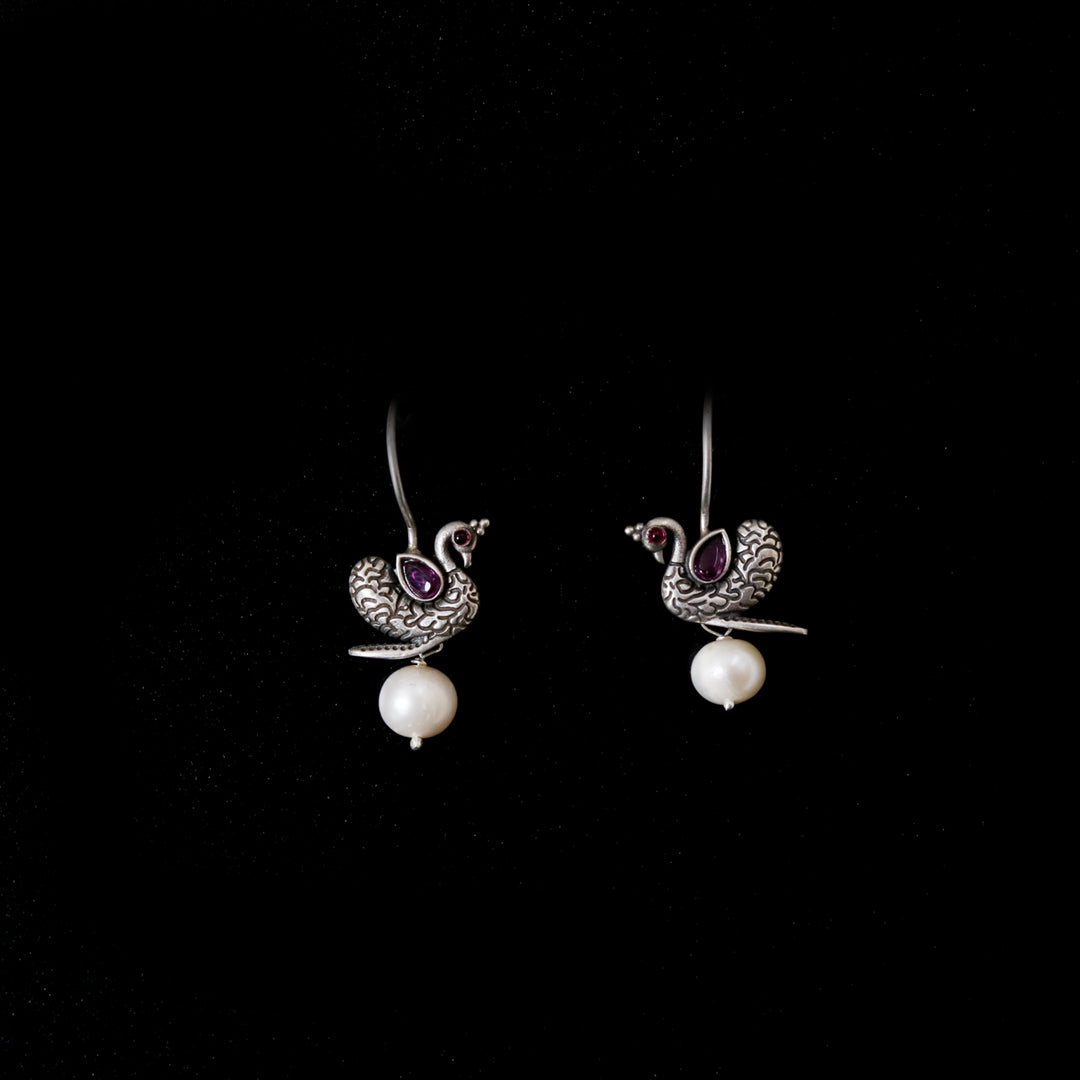 Peacock Pearl Red Hooks