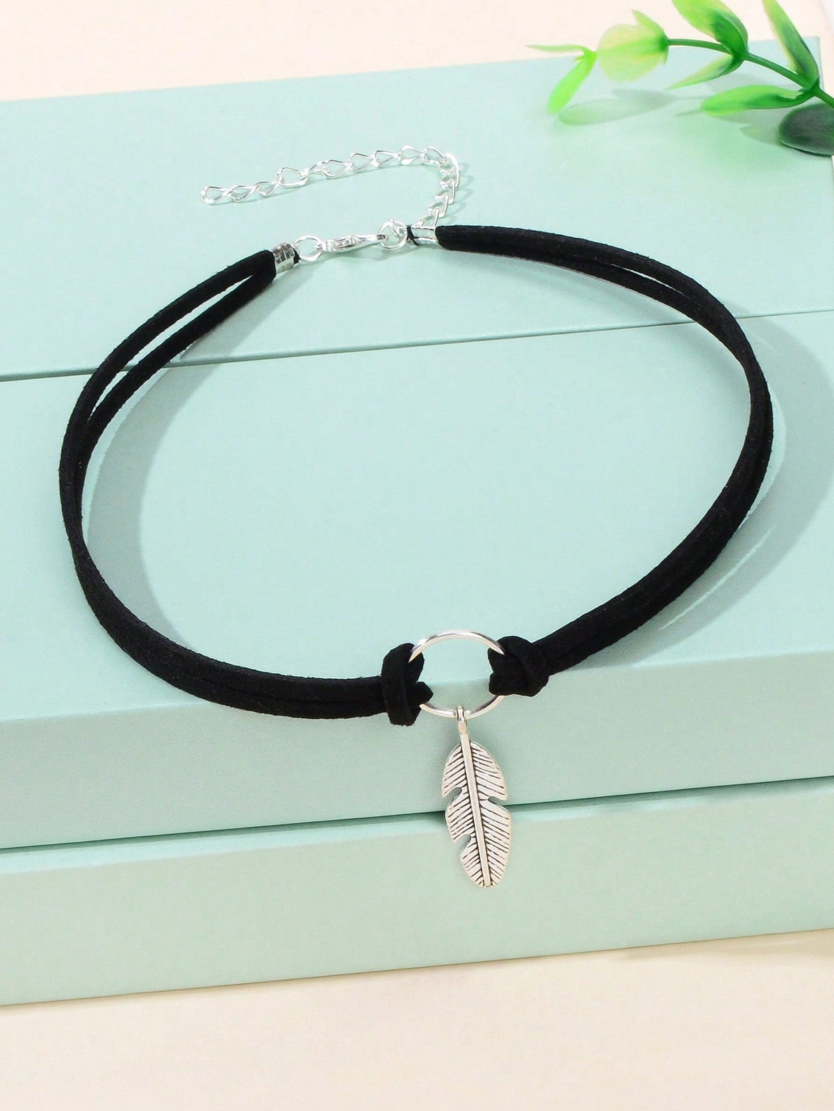 Vintage Feather Pendant Double Layer Leather Necklace - Boho Chic Accessory