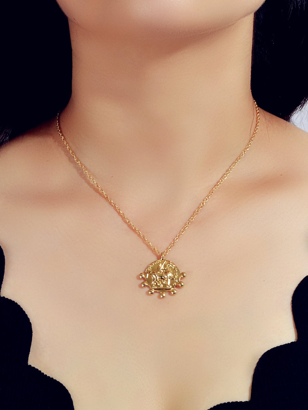 Gold Chain Carved Riding Horse Round Pendant Trendy Necklace Fashion Jewellery