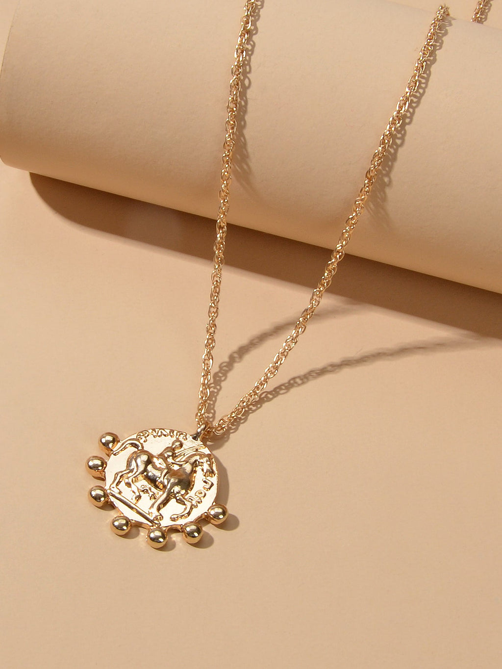 Gold Chain Carved Riding Horse Round Pendant Trendy Necklace Fashion Jewellery