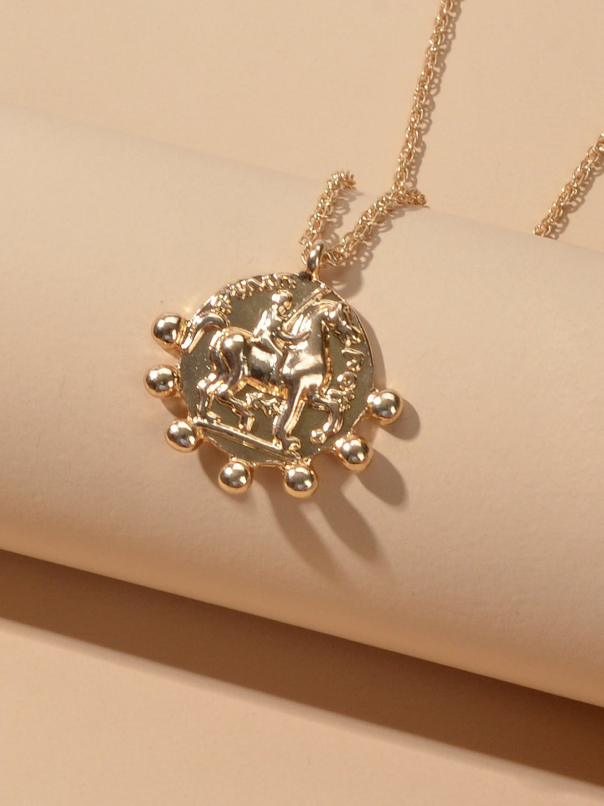 Gold Chain Carved Riding Horse Round Pendant Trendy Necklace Fashion Jewellery