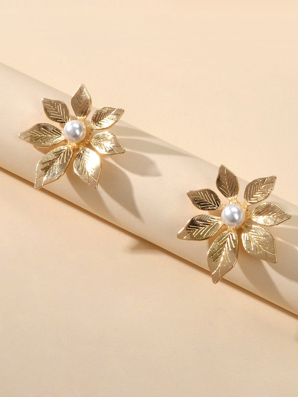 Fashion Pearl Decoration Gold Silver Leaf Hypoallergenic Stud Pierced Earrings
