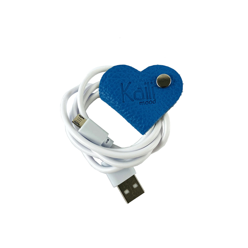 K0039OB | Heart Winder Made in Italy Genuine Full Grain Leather, Dollar Grain - Light Blue Color - Size: 5 x 8 x 0.5 cm - Package: Hard Bottom/Lid Gift Box