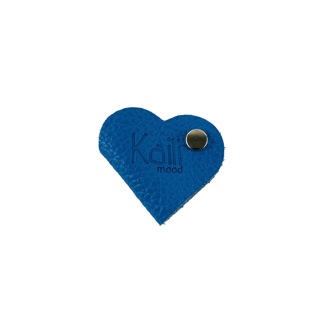 K0039OB | Heart Winder Made in Italy Genuine Full Grain Leather, Dollar Grain - Light Blue Color - Size: 5 x 8 x 0.5 cm - Package: Hard Bottom/Lid Gift Box