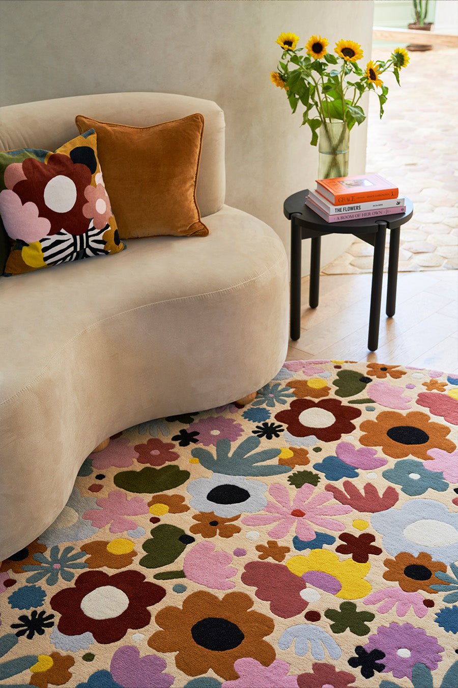 Hand Tufted Retro Floral Round Wool Rug | Cream, Blush Pink & Burnt Orange | Zestnik by Rugfine